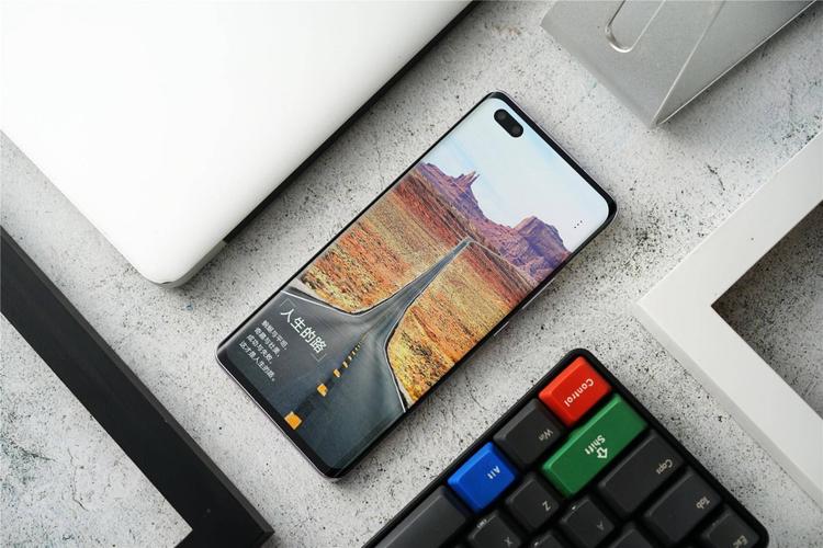 华为荣耀系垄断榜单，5G技术服务格局为何如此集中？——中国移动5G通信指数报告深度解析